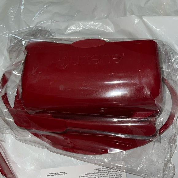 Butterie Convenient Flip-Top Lid Matching Spreader Included
Butter Dish - Picture 5 of 7